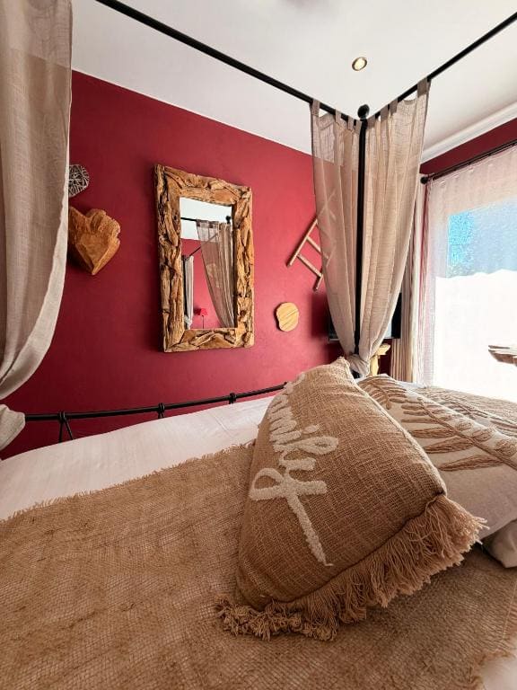 Deluxe Double Room with Shower room - Image 1
