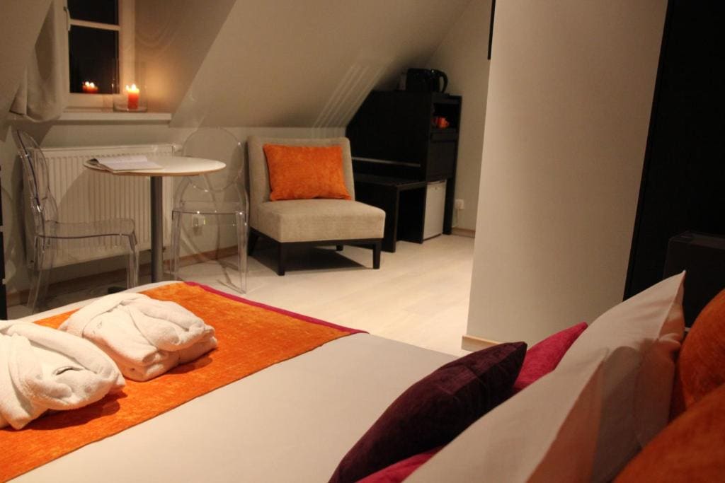 Double Room with Pool View room - Image 3