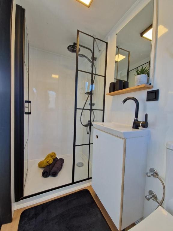Superior Chalet room - Image 3