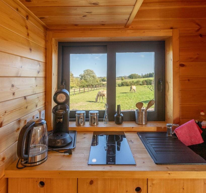 One-Bedroom House room - Image 1