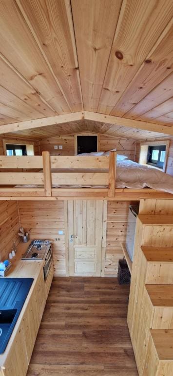 One-Bedroom House room - Image 2