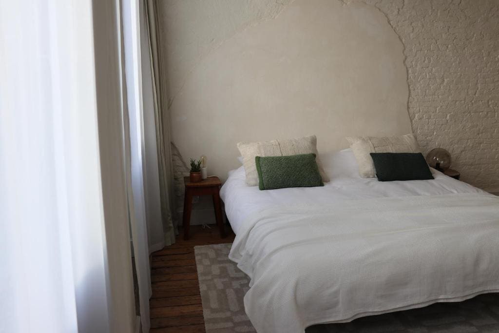 Double Room with Private Bathroom - 4th floor room - Image 1