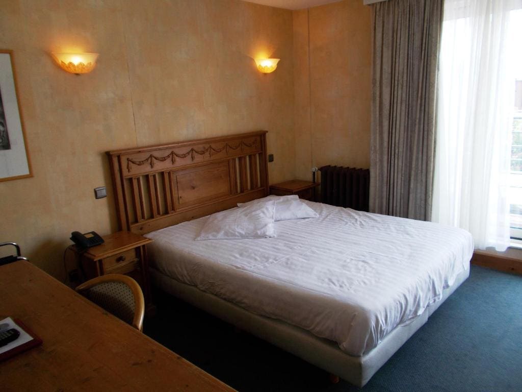 Double Room with Private Bath room - Image 1