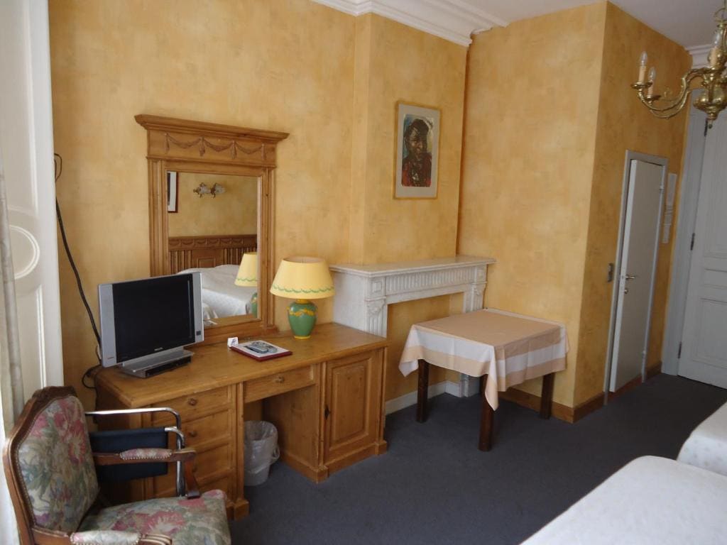 Quadruple Room with Shower room - Image 2