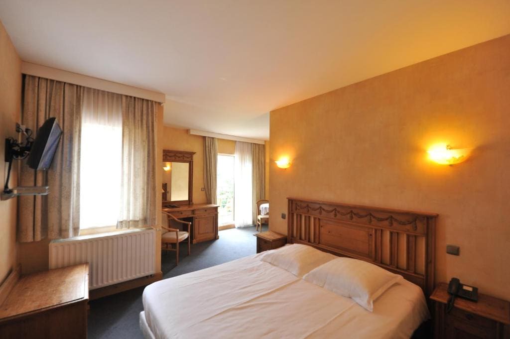 Superior Double Room with Balcony room - Image 2