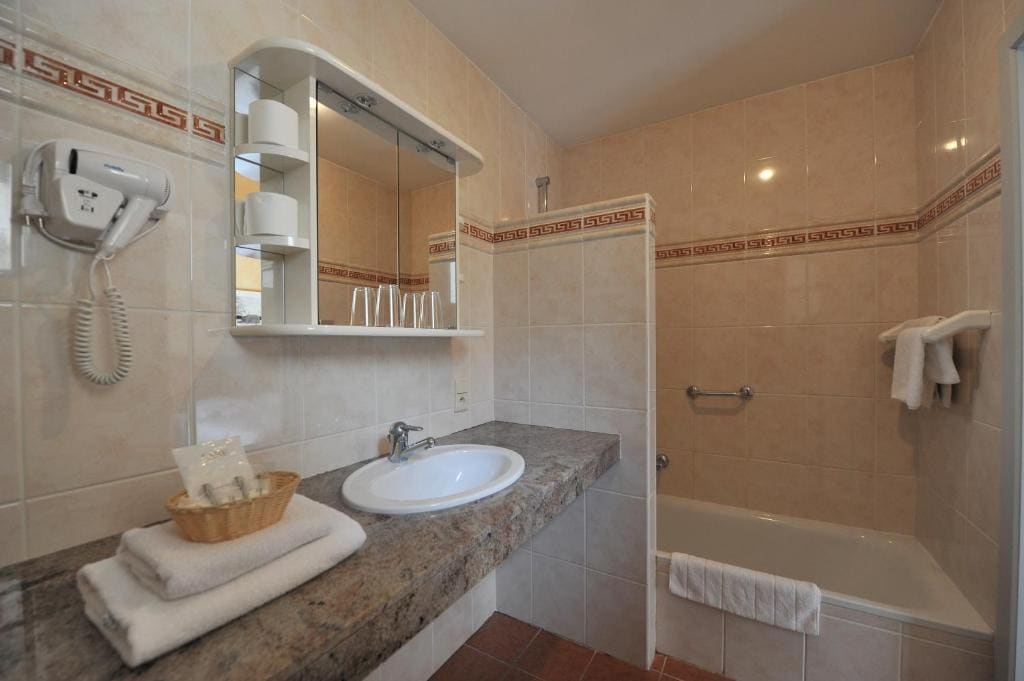 Superior Double Room with Balcony room - Image 3
