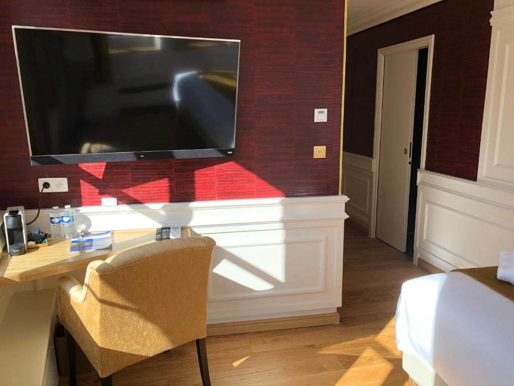 Deluxe Room room - Image 3