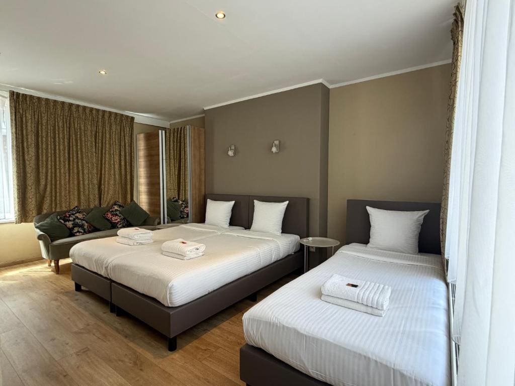 Comfort Triple Room room - Image 3