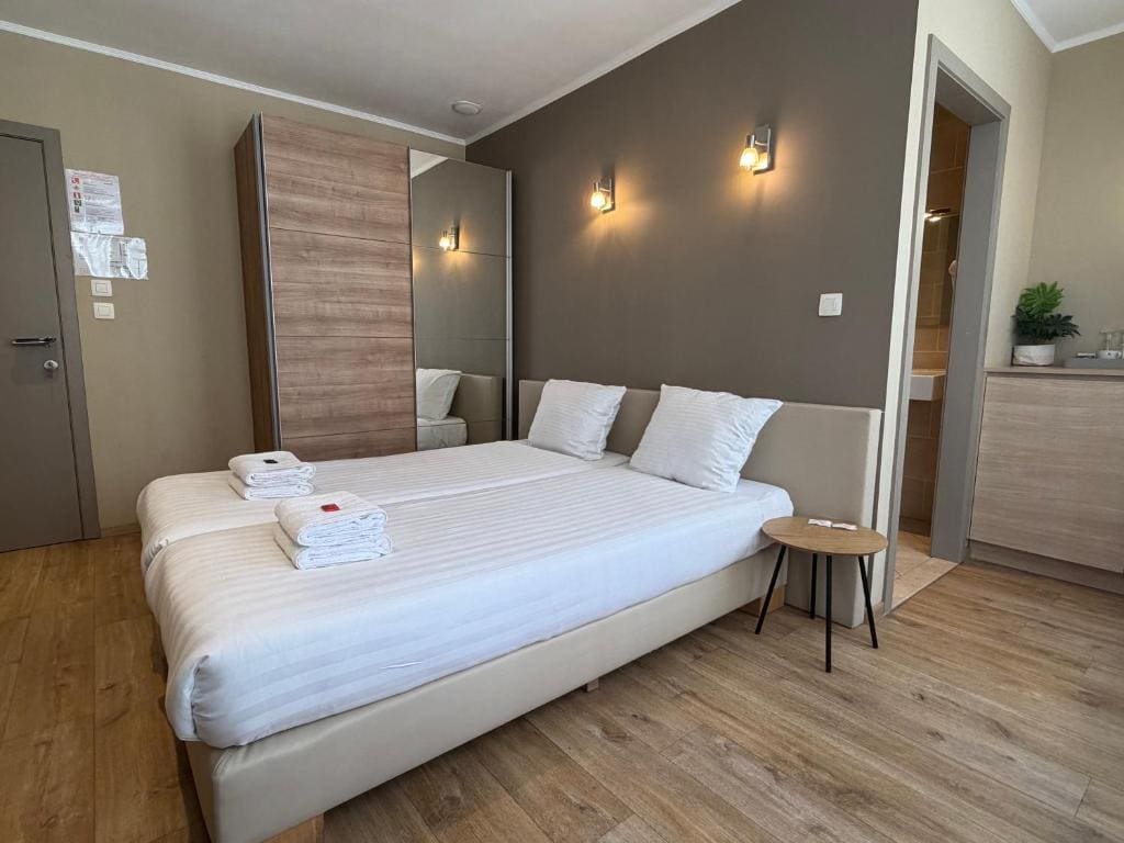 Comfort Triple Room room - Image 1