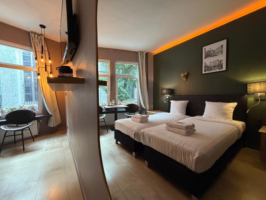Superior Double or Twin Room room - Image 2