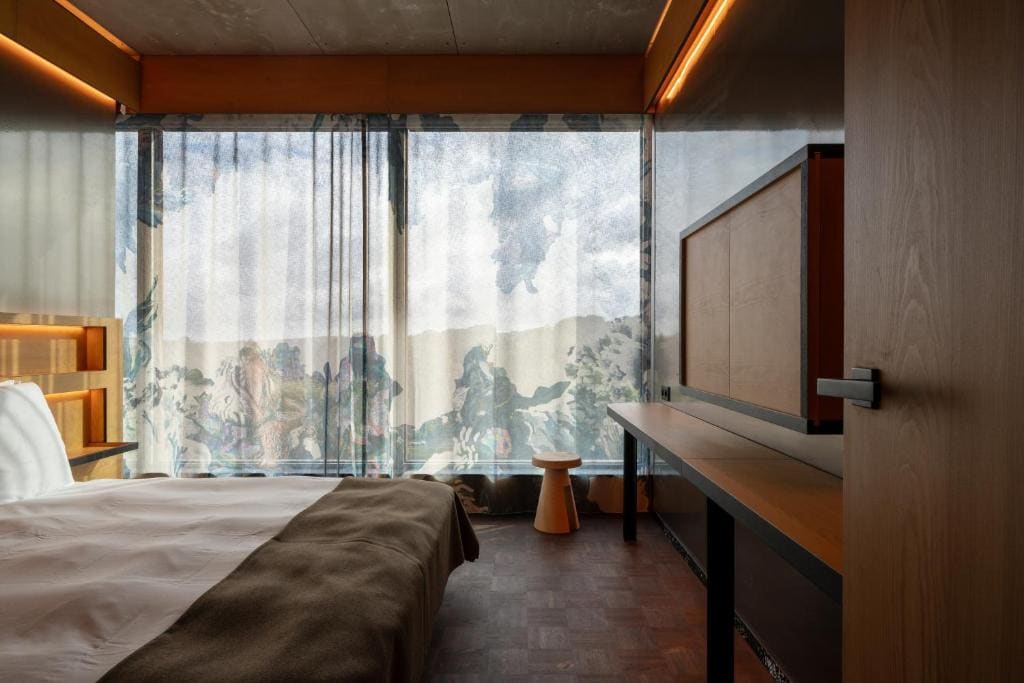Suite 60 Panorama room - Image 3