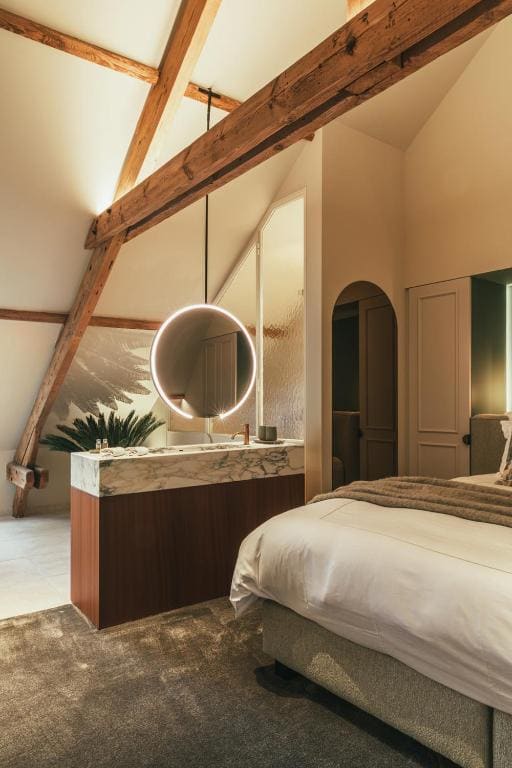 Deluxe Double Room with Bath room - Image 3