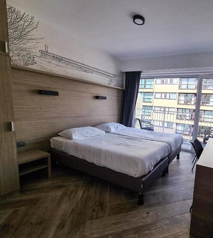 Double Room Lateral Sea View room - Image 1