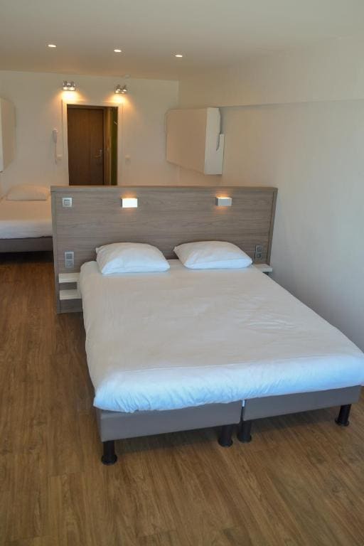 Room with Premium frontal Sea View room - Image 1