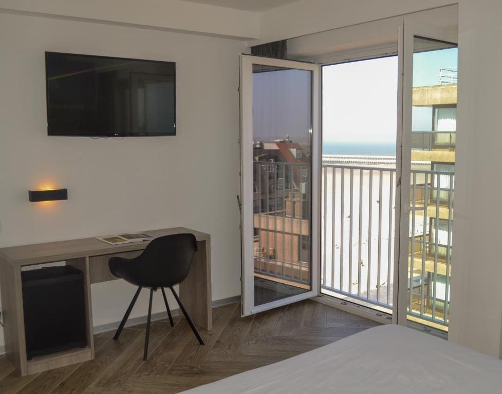 Double Room Lateral Sea View room - Image 3