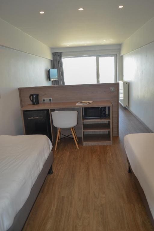 Room with Premium frontal Sea View room - Image 2