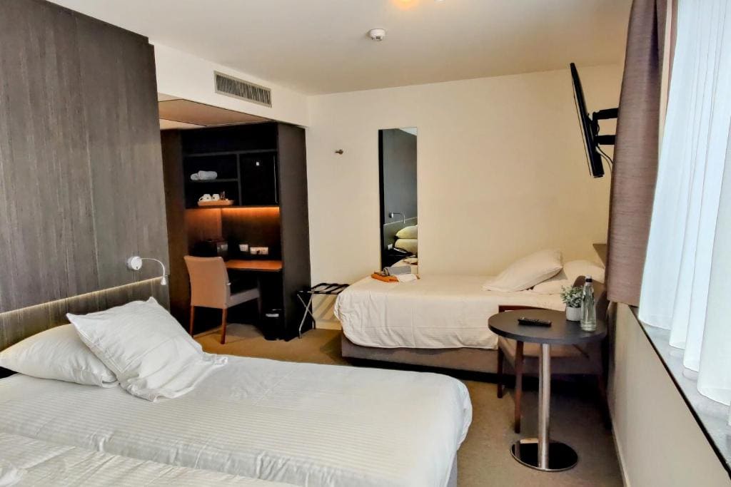 Superior Triple Room room - Image 1