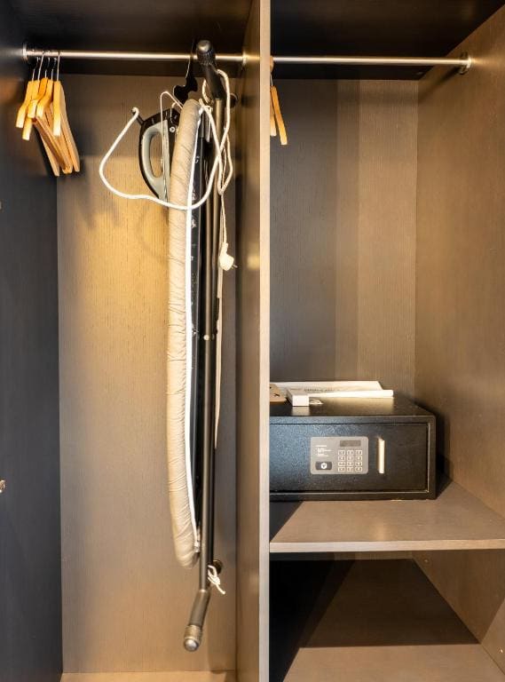 Superior Twin Room room - Image 3