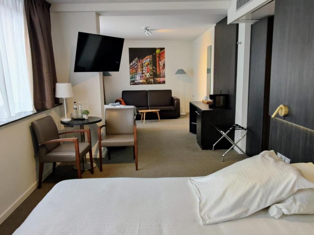 Deluxe Family Suite room - Image 1