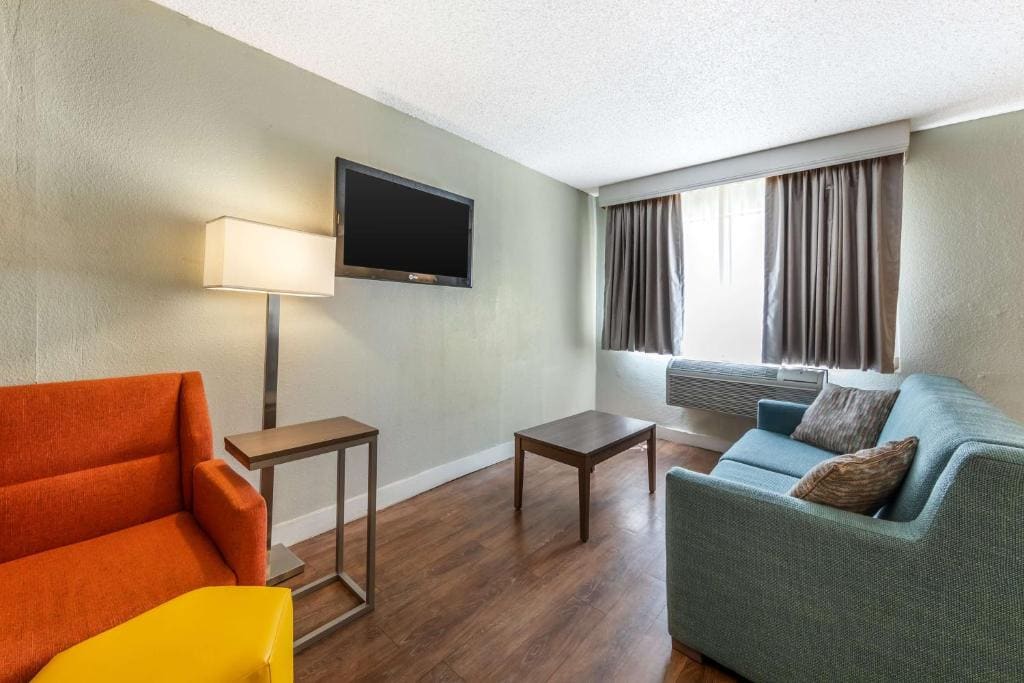 Two-Room and Two-Level King Suite with Two Double Beds and Kitchen room - Image 3