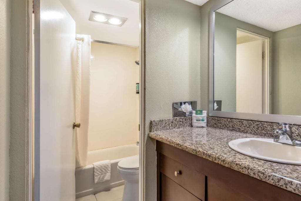 Two-Room and Two-Level King Suite with Two Double Beds and Kitchen room - Image 2