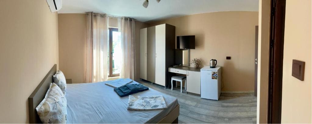 Double Room with Private Bathroom room - Image 3