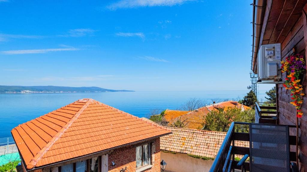 Apartment with Sea View room - Image 3