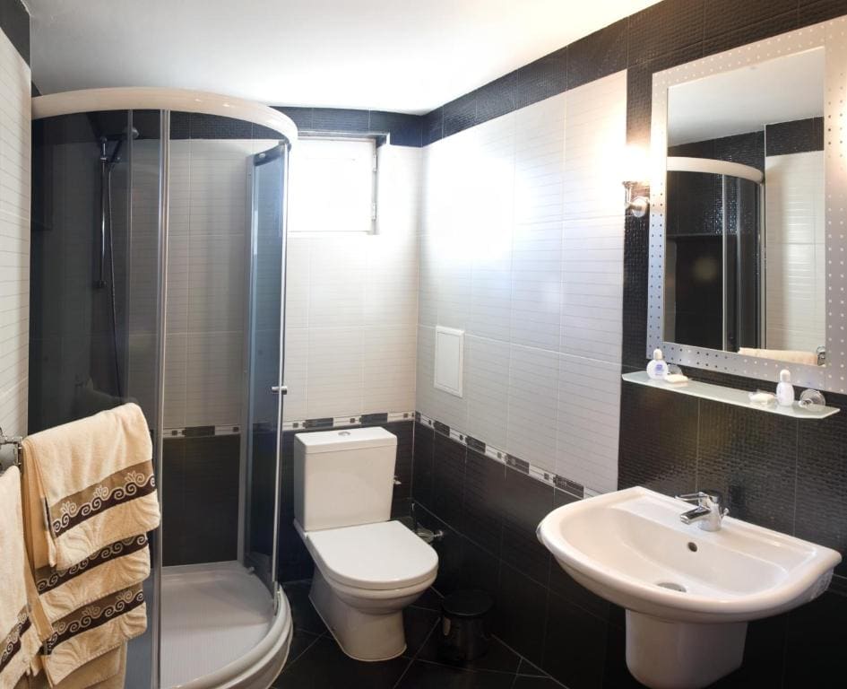Double Room with Extra Bed room - Image 3
