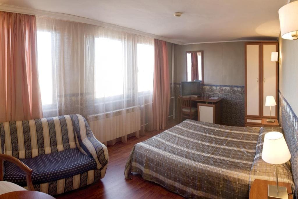 Double Room with Extra Bed room - Image 1