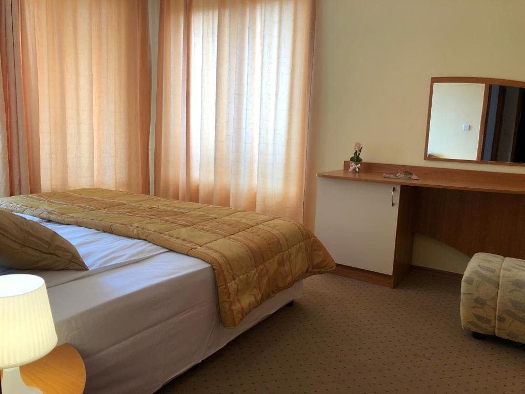 One-Bedroom Apartment with Balcony room - Image 1