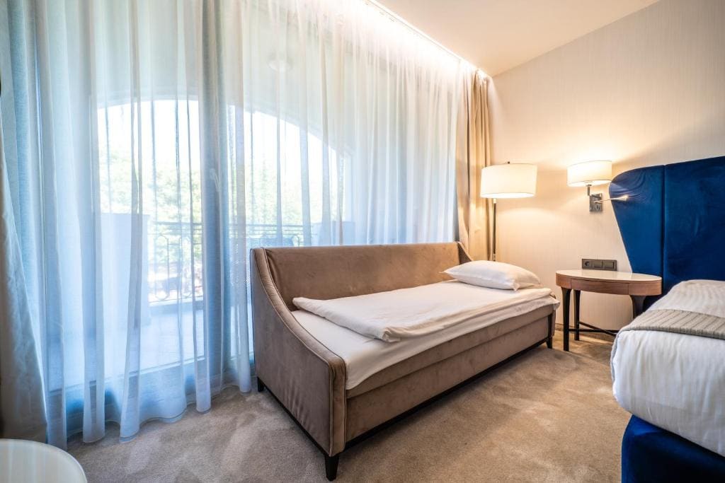 Double Room with Balcony and Sea View and Free Access to AquaHouse Thermal & Beach room - Image 3