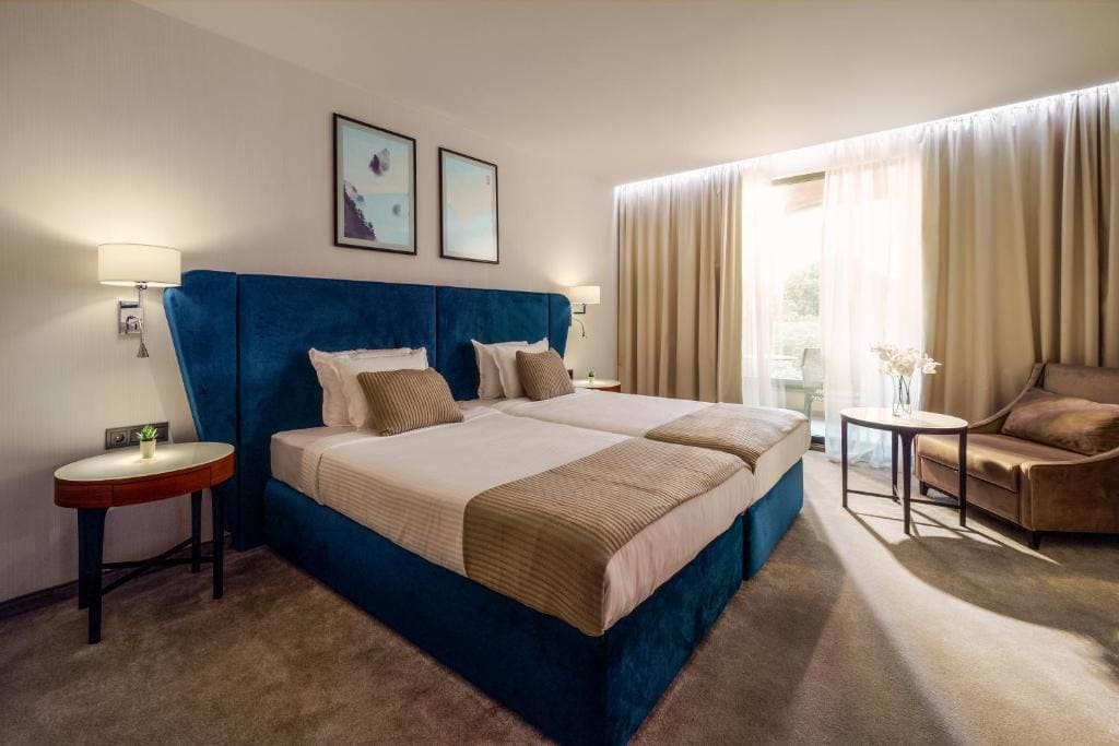 Double Room with Pool View and Free Access to AquaHouse Thermal & Beach room - Image 2