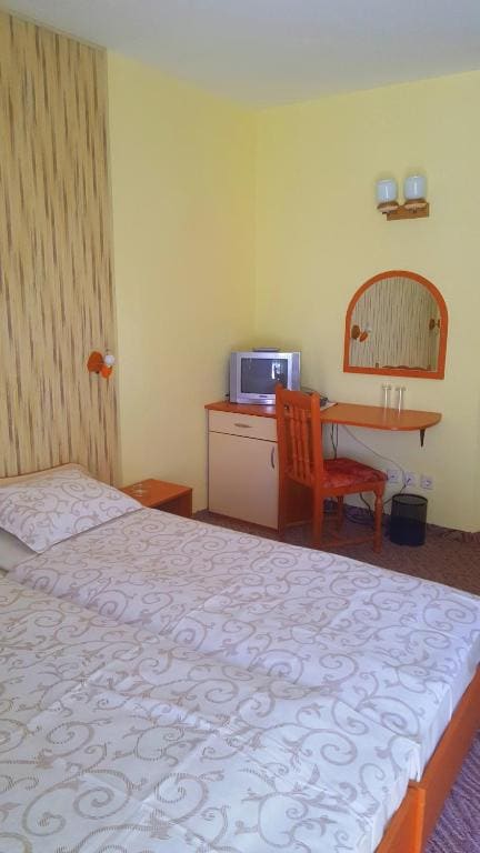 Double or Twin Room with Balcony room - Image 2