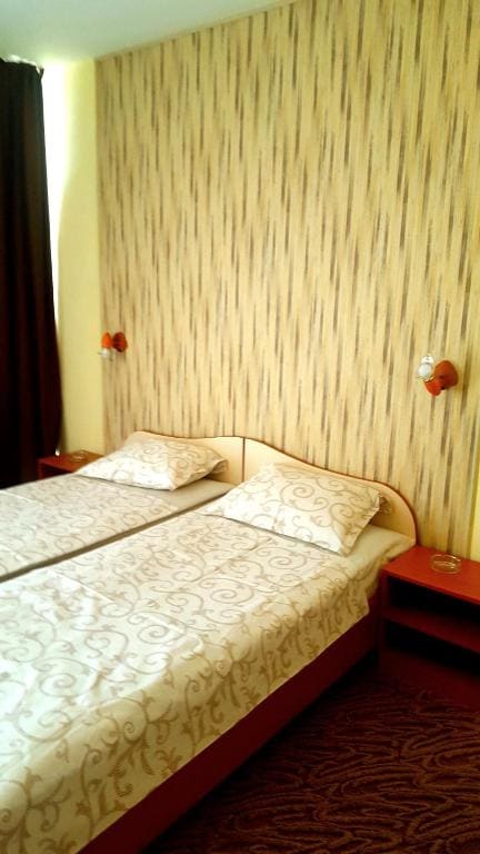 Double or Twin Room with Balcony room - Image 3