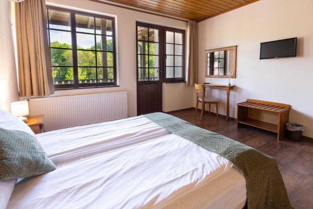 Double Room with Balcony room - Image 2