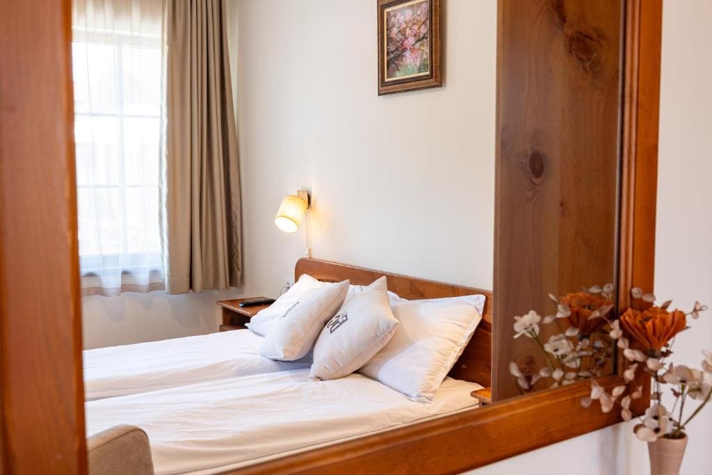 Double Room with Garden View room - Image 1