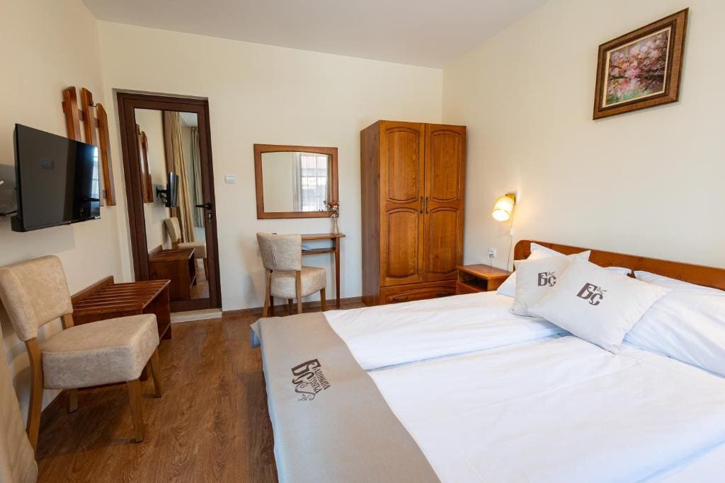 Double Room with Garden View room - Image 2