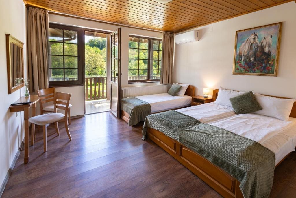 Triple Room with Mountain View room - Image 2