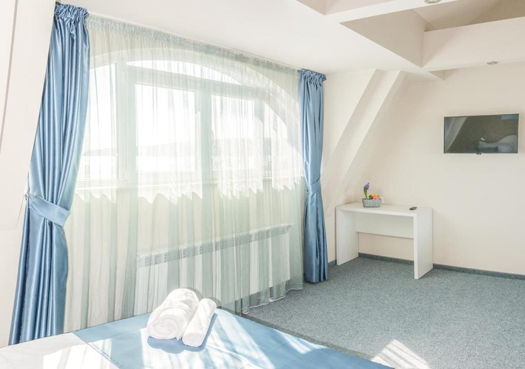 Double Room with Partial Sea View room - Image 3