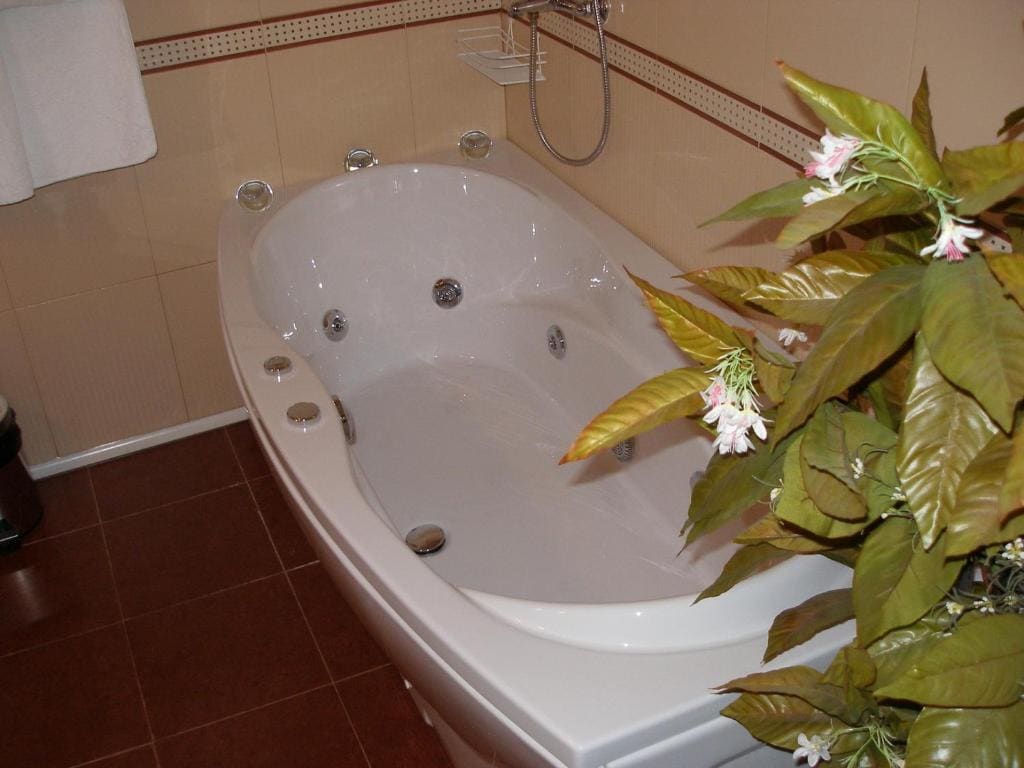 Junior Suite with Hot Tub room - Image 2