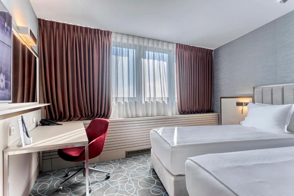 Deluxe Twin Room room - Image 2