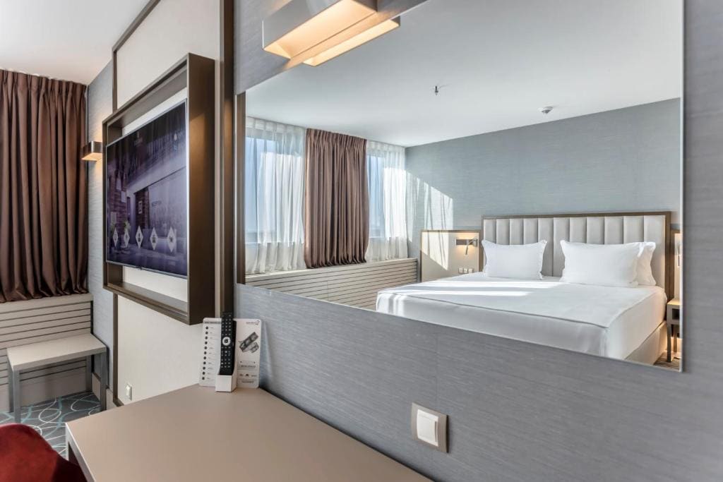 Deluxe King Room room - Image 1