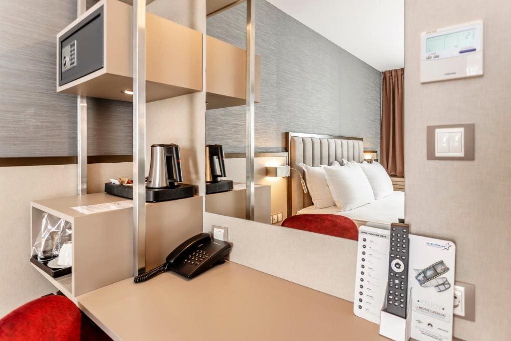 Standard King Room room - Image 2