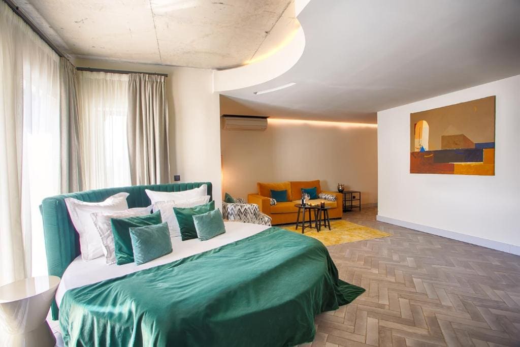 Deluxe Suite room - Image 3