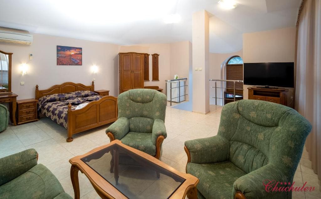 Deluxe Suite room - Image 3