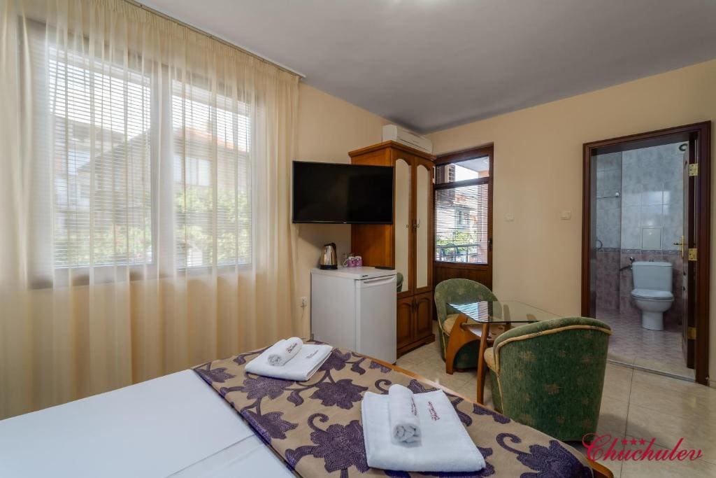 Small Double Room room - Image 1