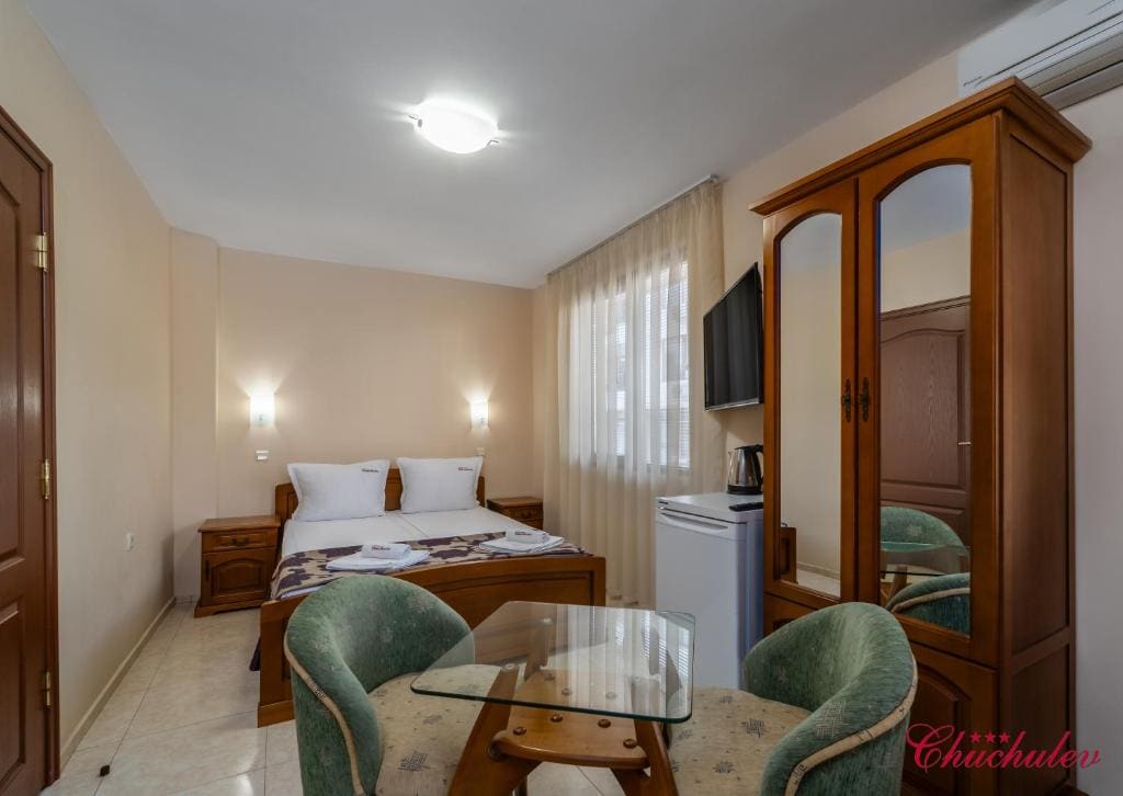 Small Double Room room - Image 2
