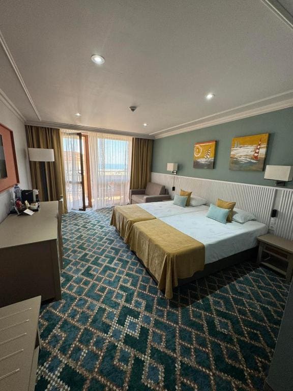 Deluxe Double Room with Side Sea View room - Image 2