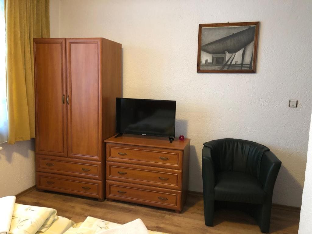 Twin Room with Extra Bed room - Image 3