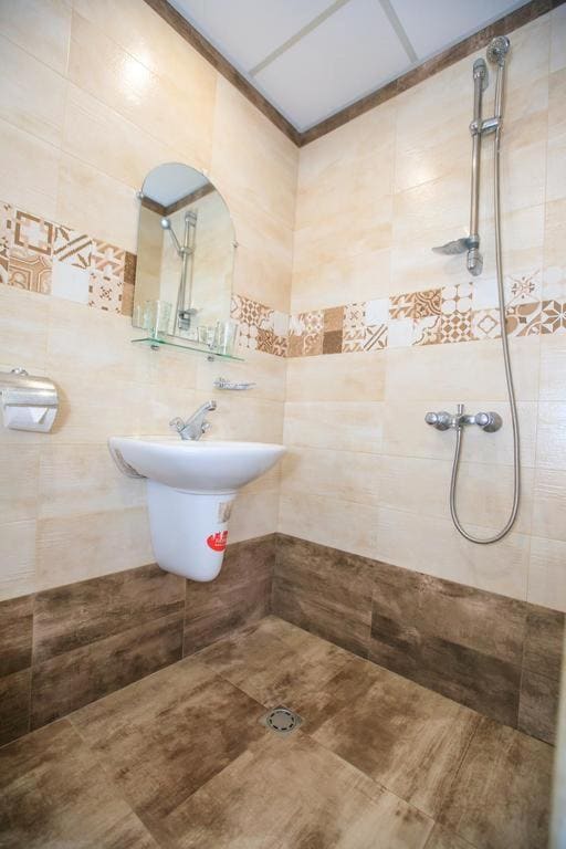 Deluxe Double Room with Balcony room - Image 3